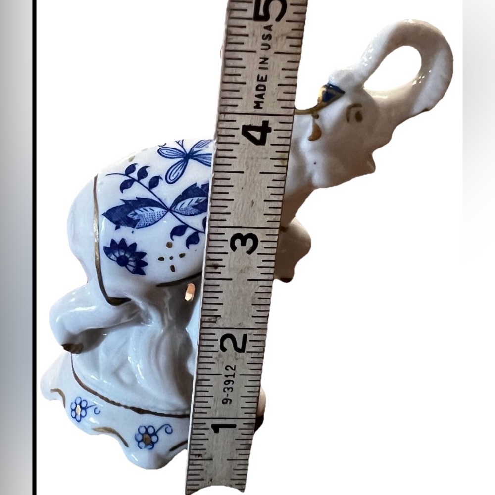 VTG Royal AGC Collection Porcelain Blue Onion Pattern Elephant Trunk Up Figurine - Picture 3 of 4